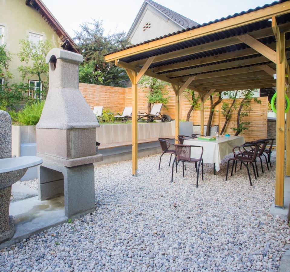 Lesce Hostel Exterior foto
