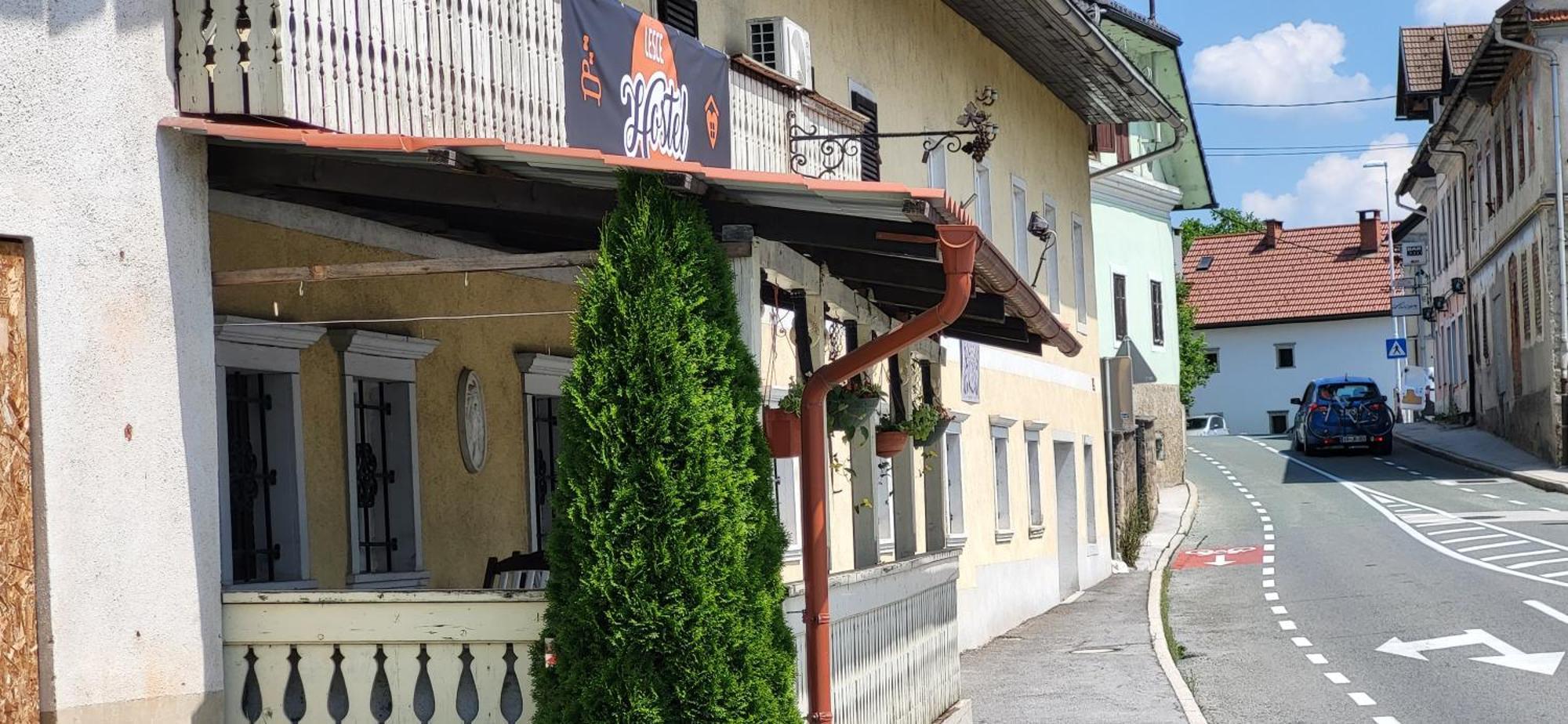 Lesce Hostel Exterior foto