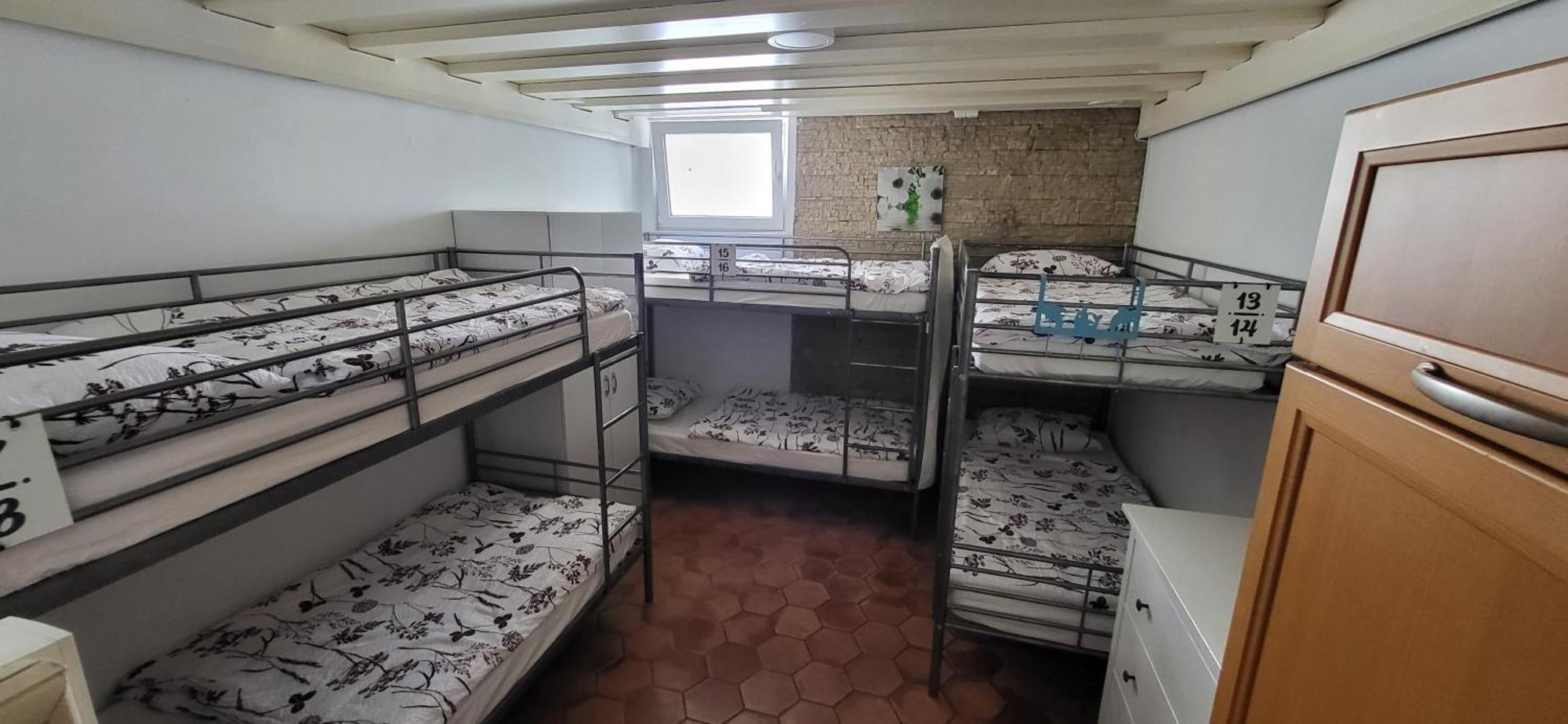 Lesce Hostel Zimmer foto